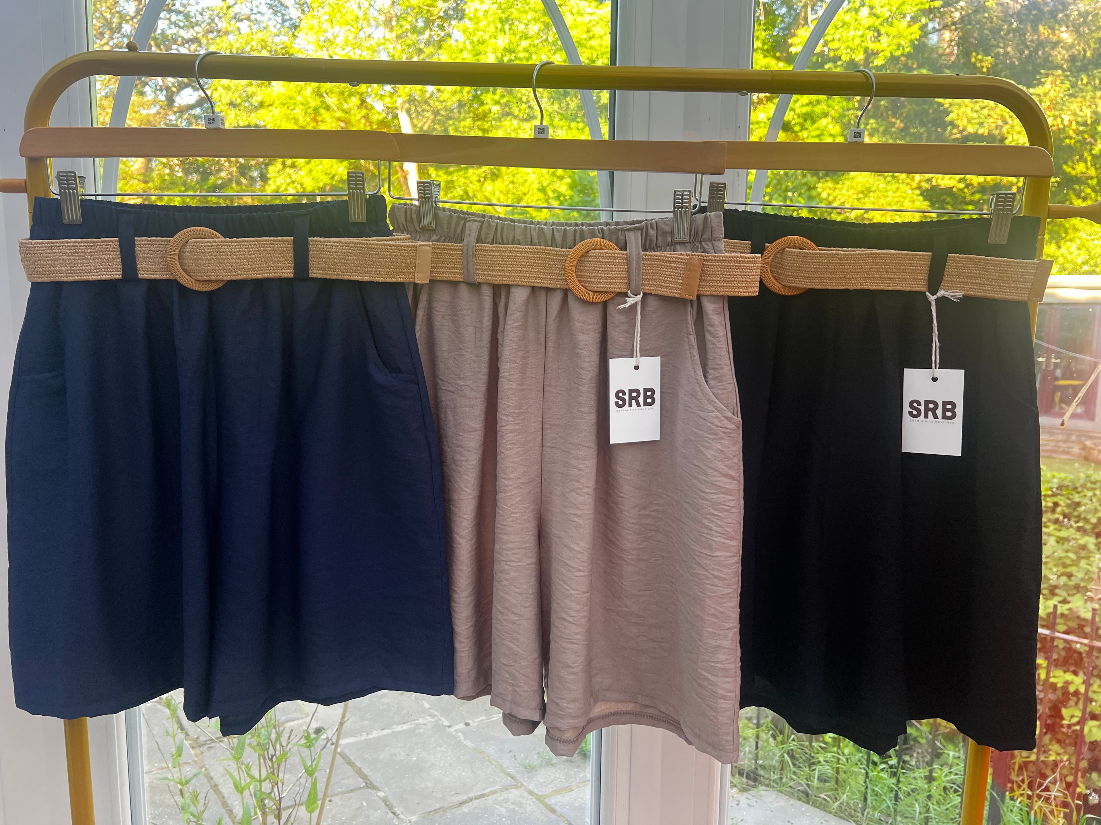 Elasticated shorts with belt
