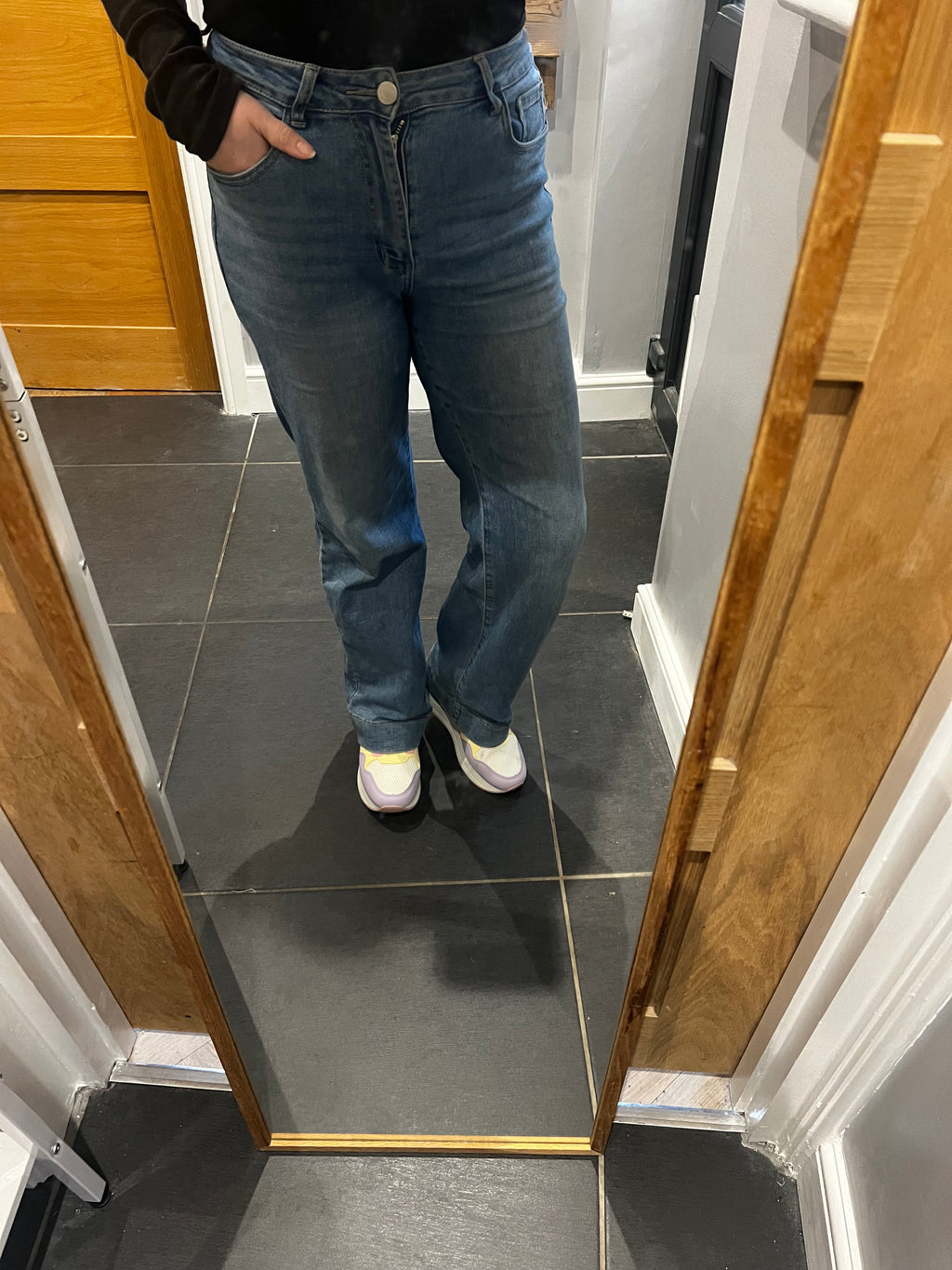 Loose fitting denim jeans