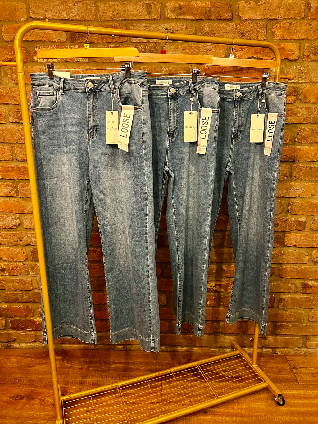 Loose fitting denim jeans