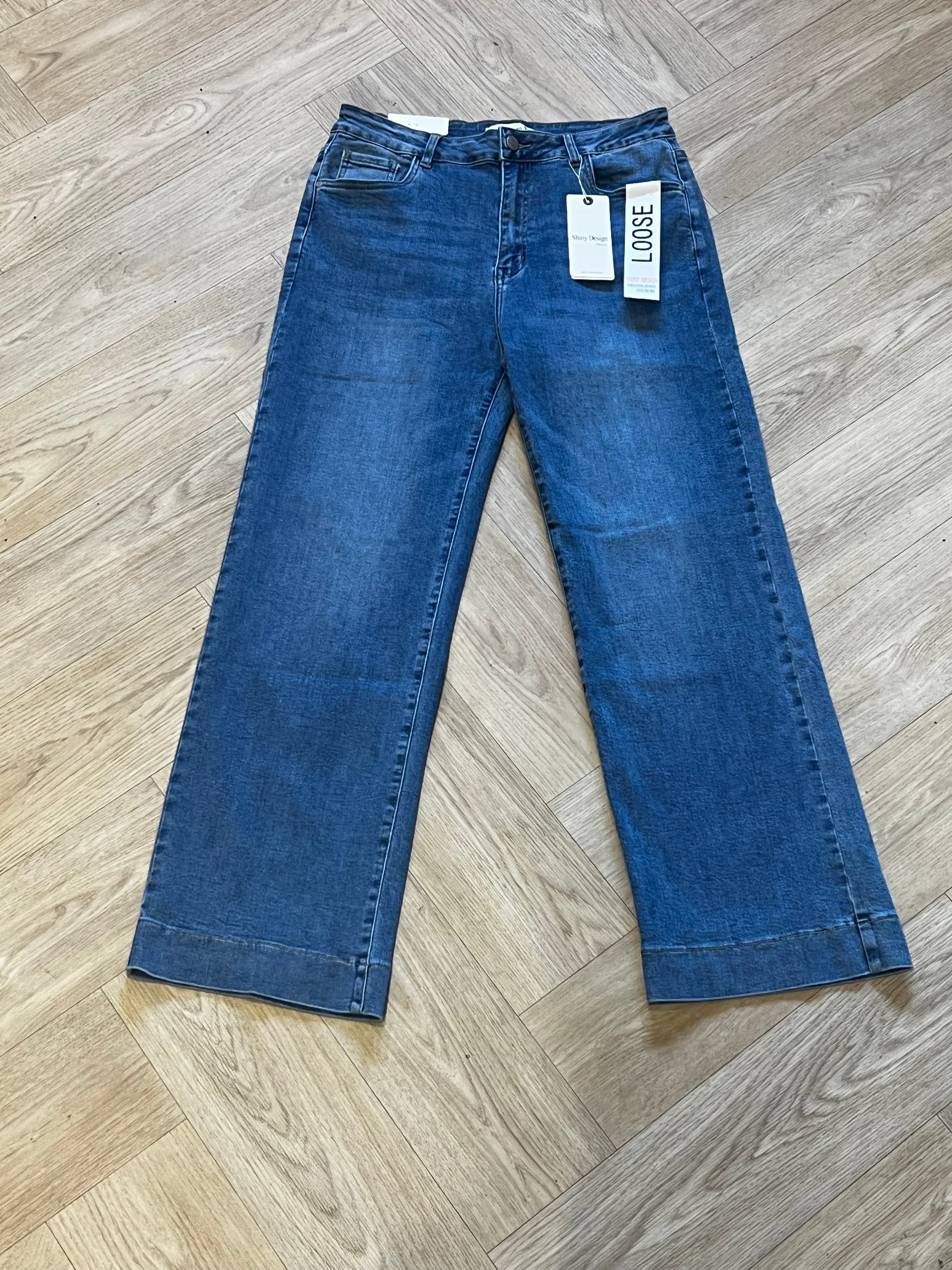 Loose fitting denim jeans