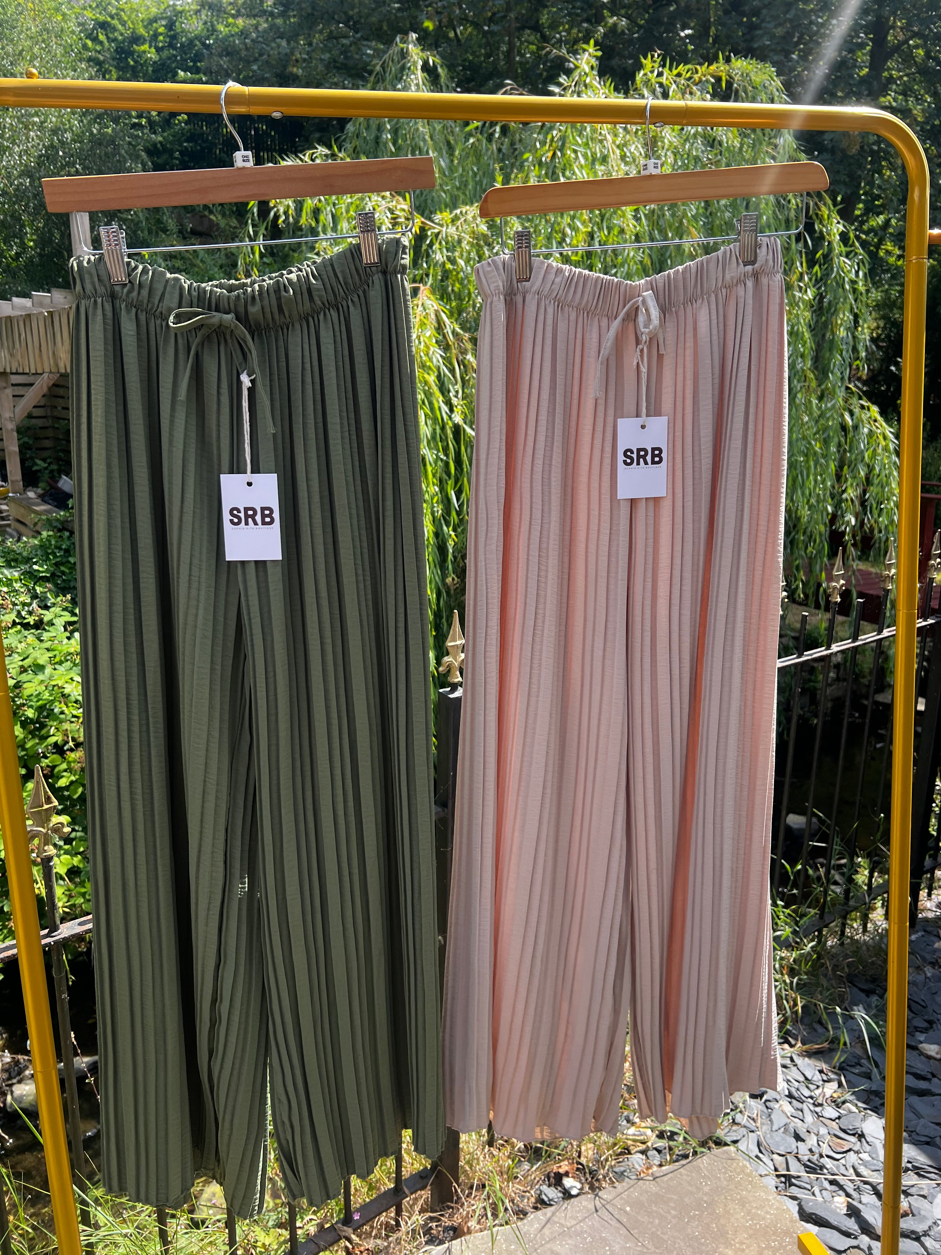 Wide leg pleated trousers